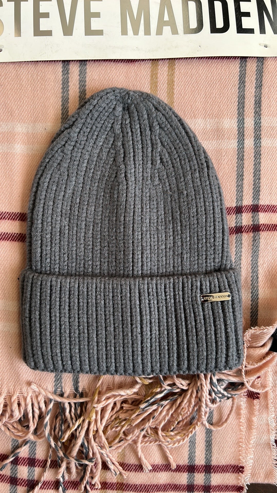 Steve Madden Women’s plaid scarf & Gray beanie hat set New