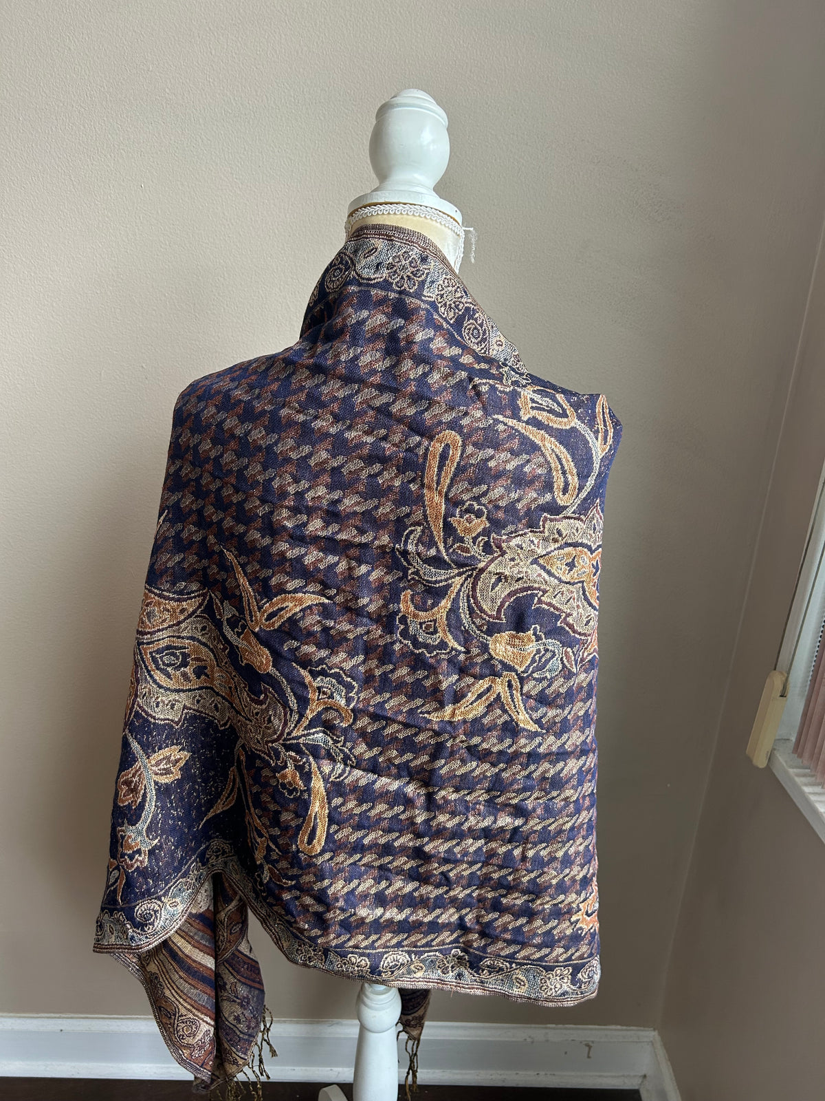 Avenue Women’s Shawl Wrap Scarf Paisely Print Lurex New Floral Fringed 5002