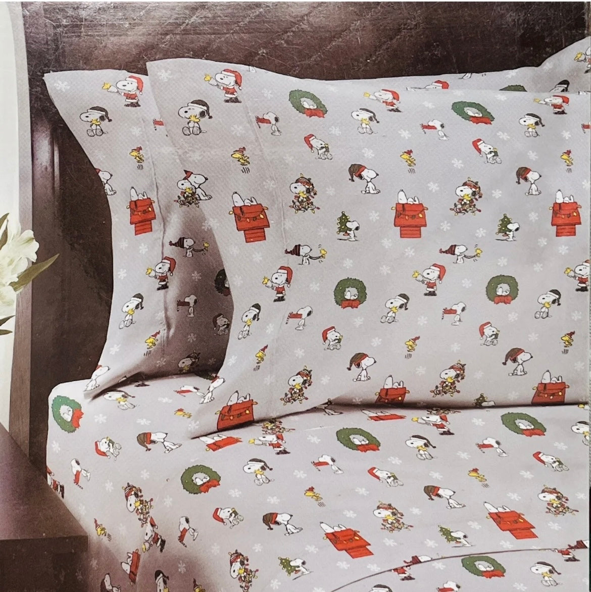 PEANUTS Snoopy Woodstock Christmas TWIN SHEETS SET Santa Hat Wreath Lights Tree