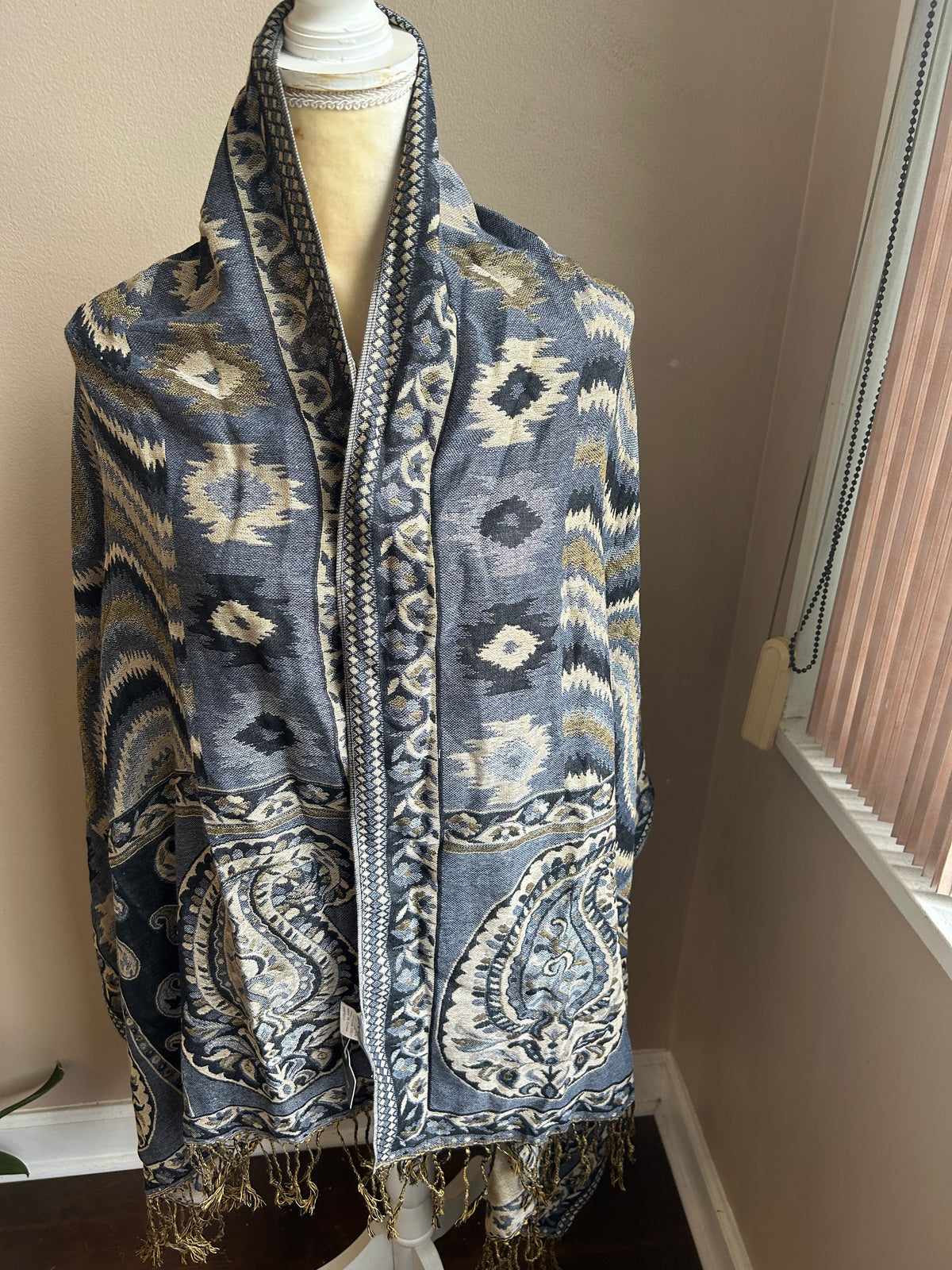 Avenue Women’s Shawl Wrap Scarf Paisely Print New Floral Fringed 5002