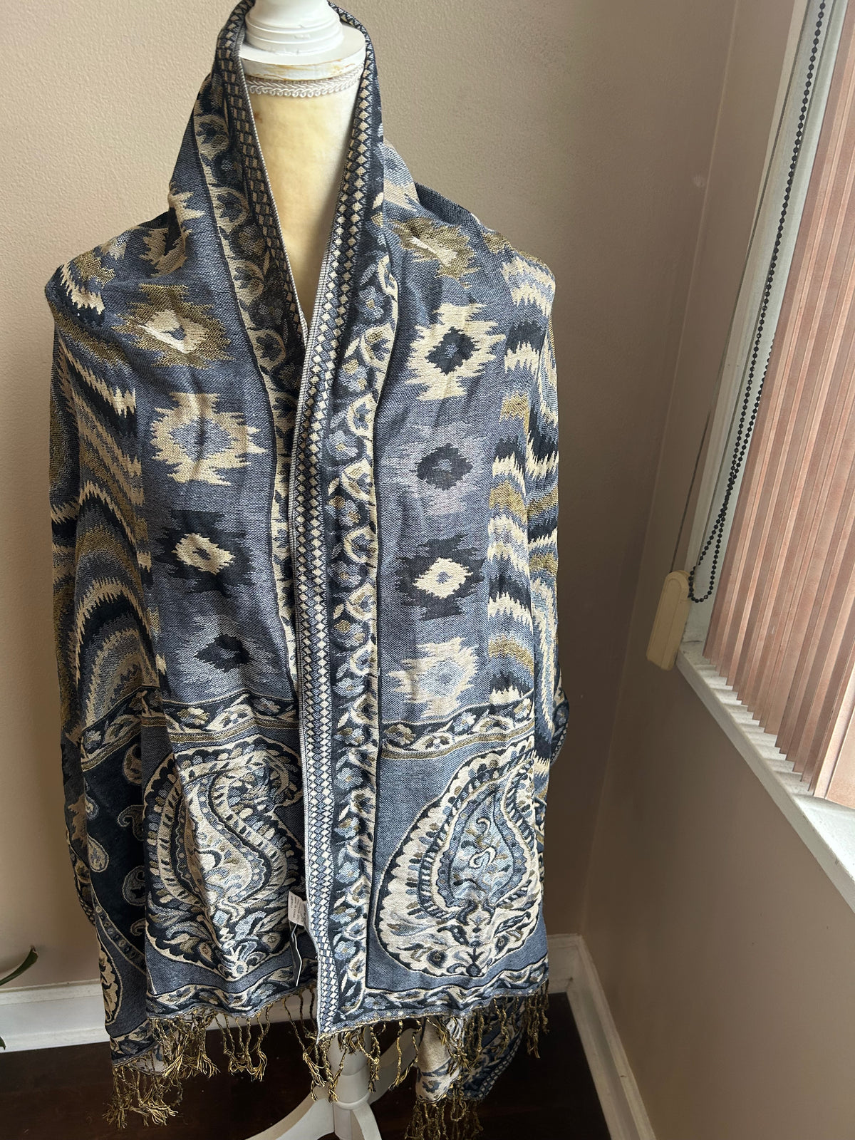 Avenue Women’s Shawl Wrap Scarf Paisely Print New Floral Fringed 5002