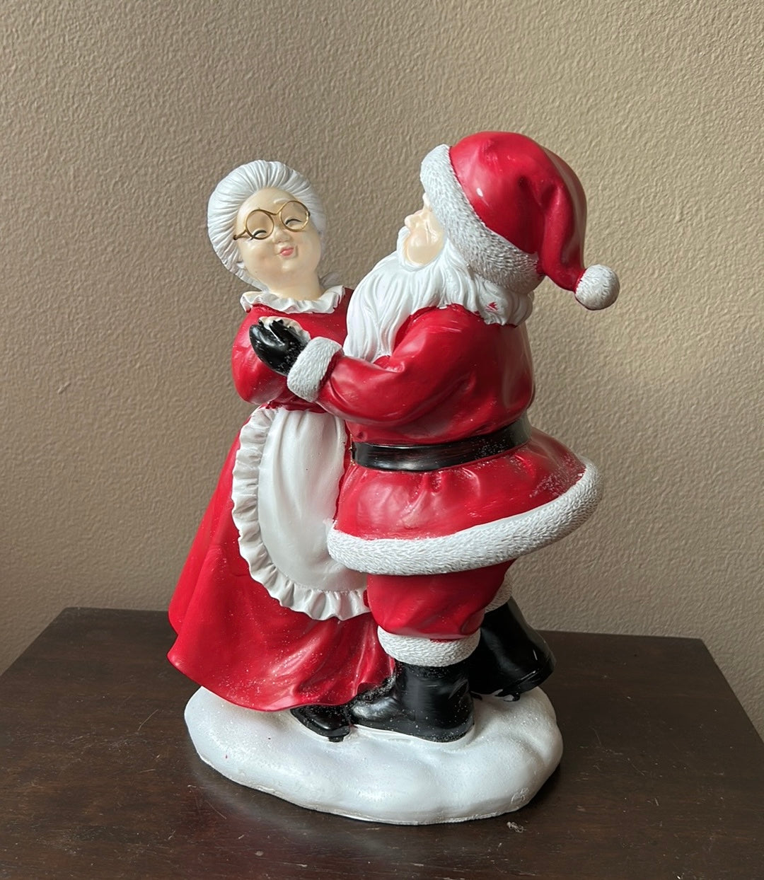 Cute Mr & Mrs Santa Claus Dancing Pose Tabletop New Figurine 11”