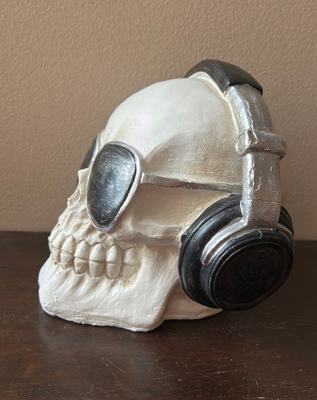 Halloween Skull Wearing Headphones And Dark Sunglasses Figurine New