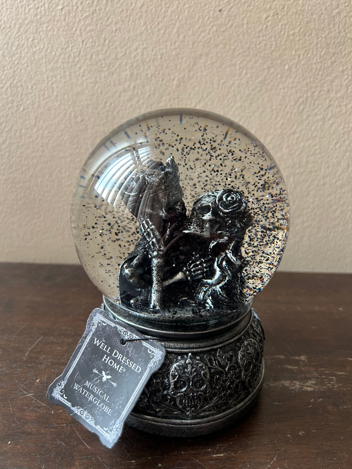 Halloween Skeleton Couple Kissing Bride Groom Water Globe Musical New