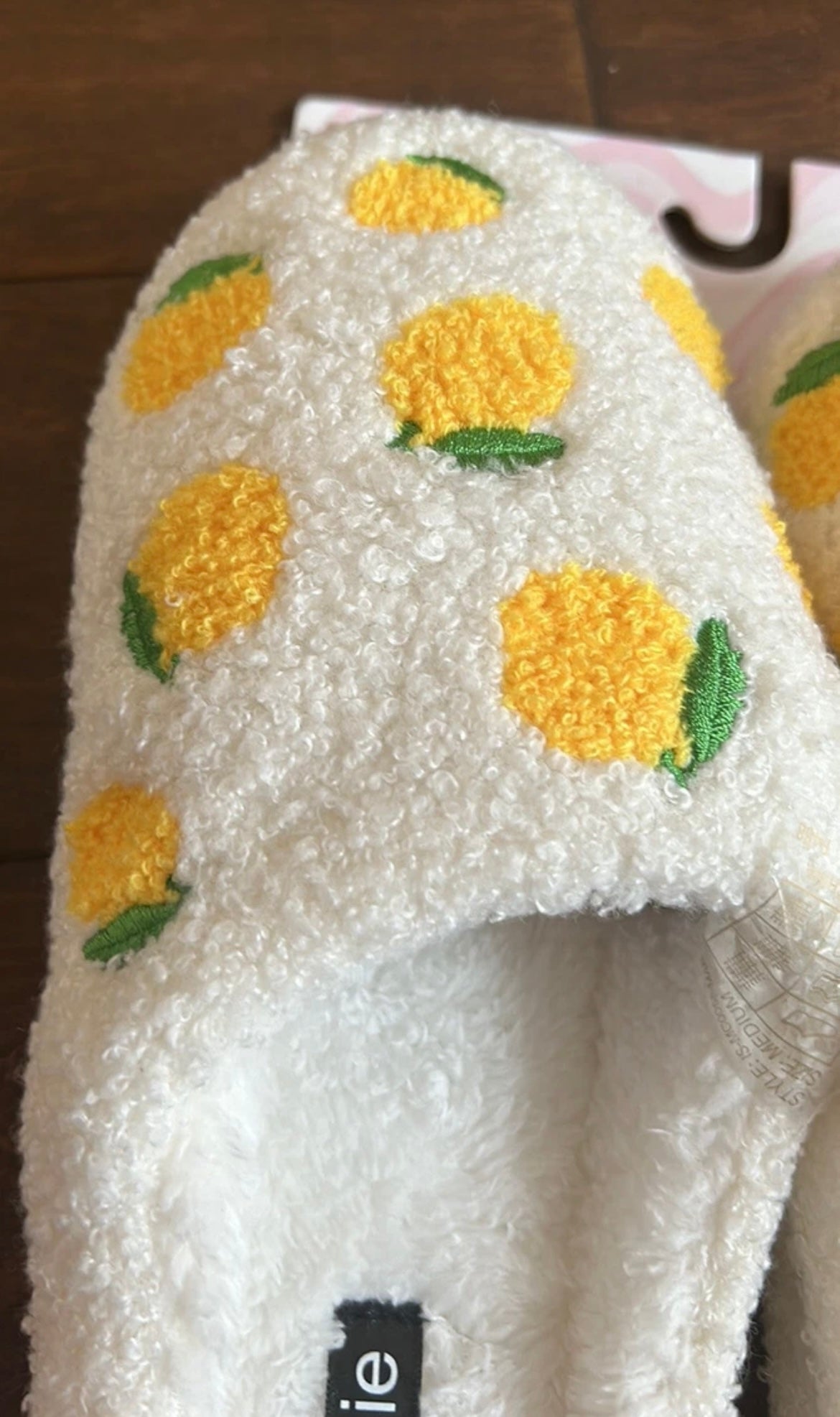 Kensie Womens Faux Sherpa Memory Foam Slippers Lemons New Sz 9