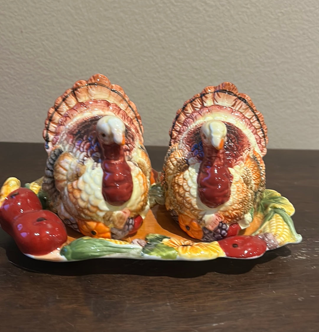 Heritage Harvest Turkey Salt pepper shakers on Tray New