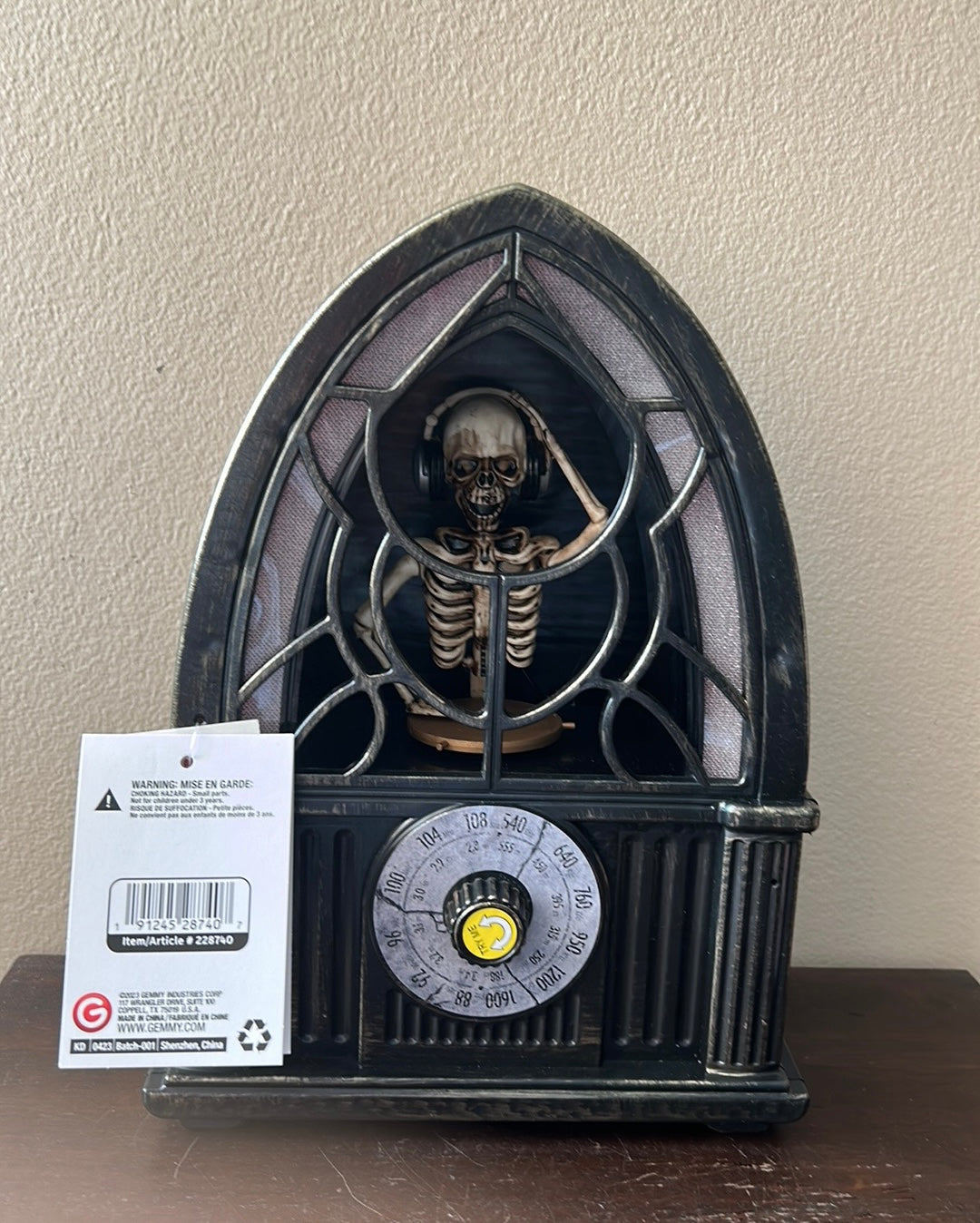 GEMMY Grand Radio With DJ Skeleton Light & Sound Halloween Decor