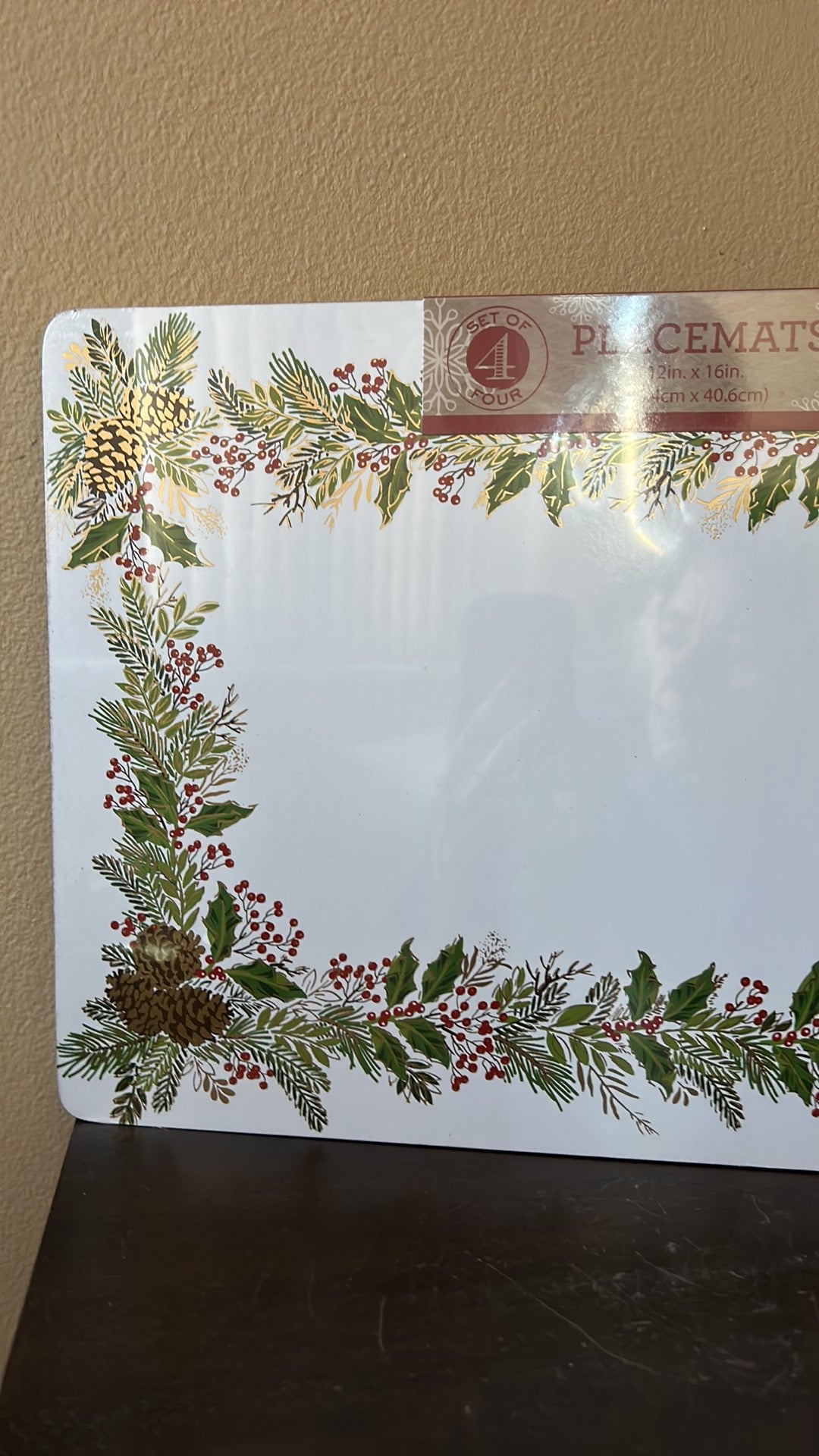 New Benson Mills Set of 4 Christmas Holly Berry Pinecone Cork Placemats Design