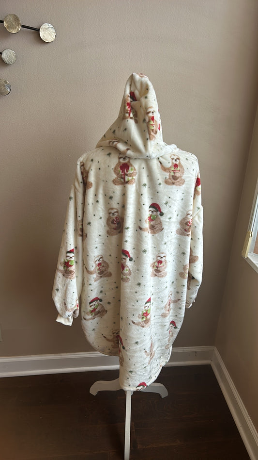 Marlo Lorenzthtowzy Poncho Christmas Sloth Santa Hat New Gift Snowflakes