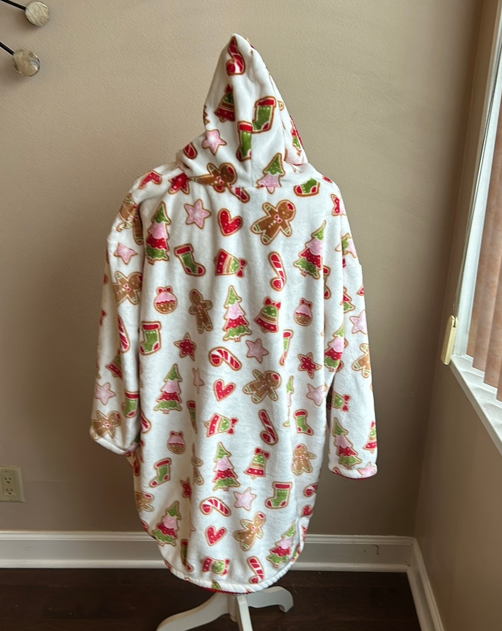Marlo Lorenz Throwzy Poncho Christmas Trees Gingerbread Stocking  New Gift
