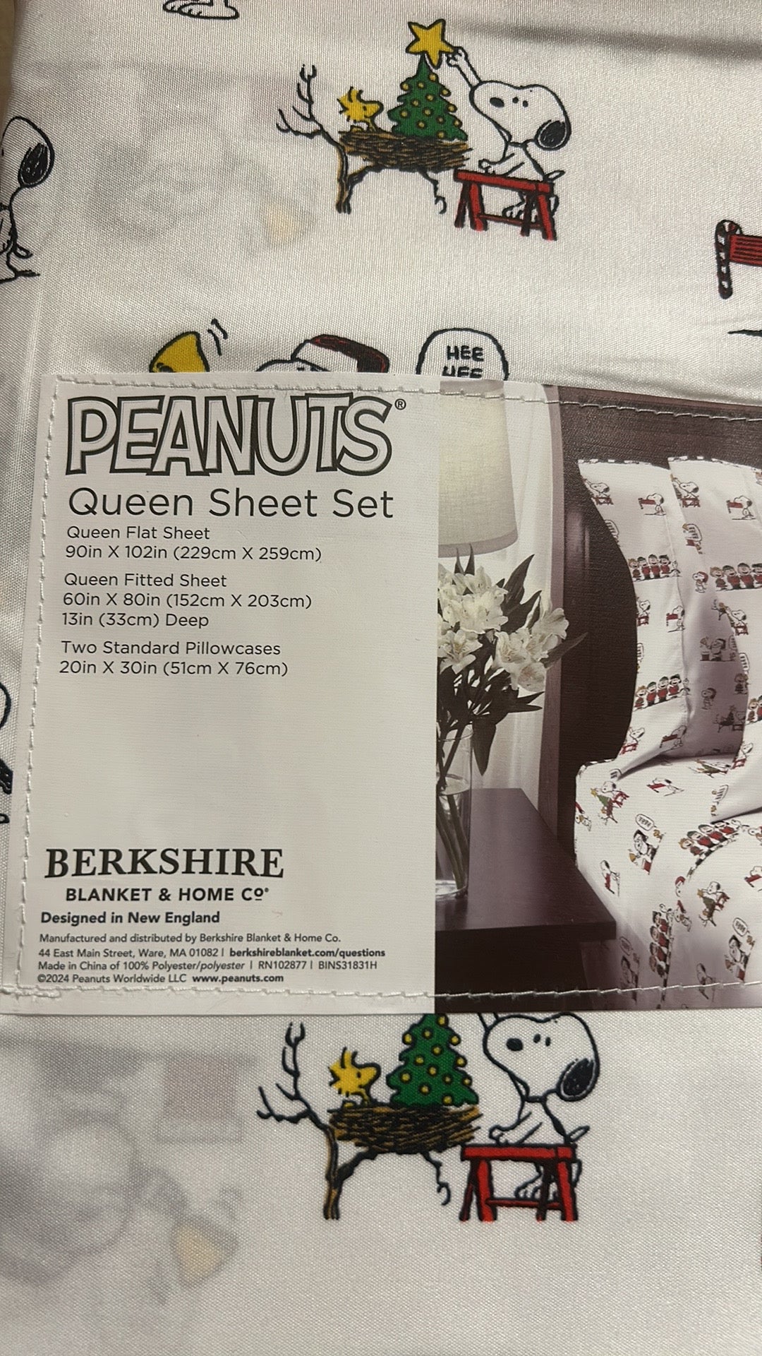 Peanuts Snoopy and the Gang Caroling Queen 4 piece Sheet Set Christmas NEW