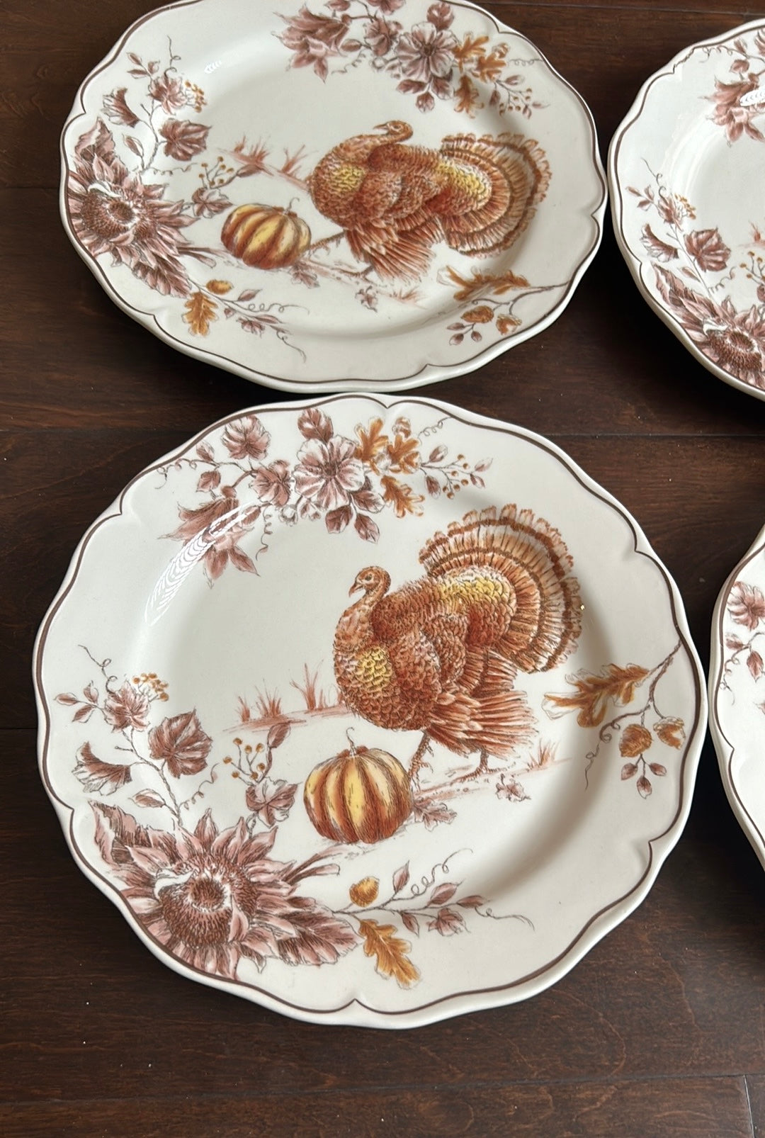 SET OF 4 THANKSGIVING FALL TURKEY PUMPKIN TOILE Salad PLATES NEW Scalloped 9”