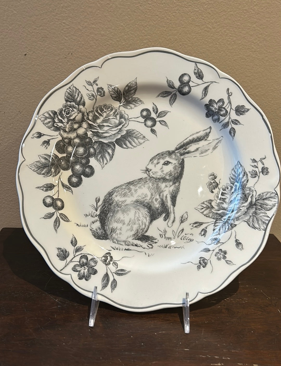 Set Of 6 Easter Bunny Scalloped Ceramic Dinner Plates New Gray Floral