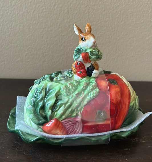 CORNER RUBY SPRING BUNNY CABBAGE LEAF CERAMIC BUTTER DISH PLATE W/COVER - NEW