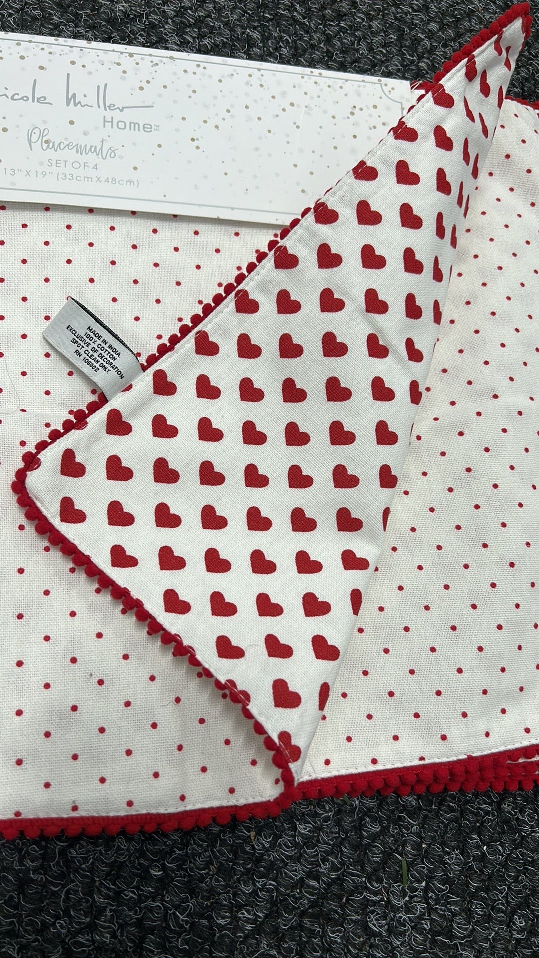 Nicole Miller Placemats set of 4 Love Valentines New Reversible Red Hearts