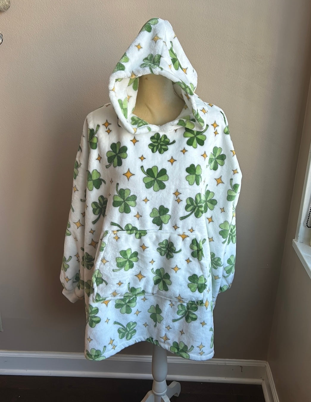 Marlo Lorenz Throwzy Poncho At Patrick’s Boots Clover One Size