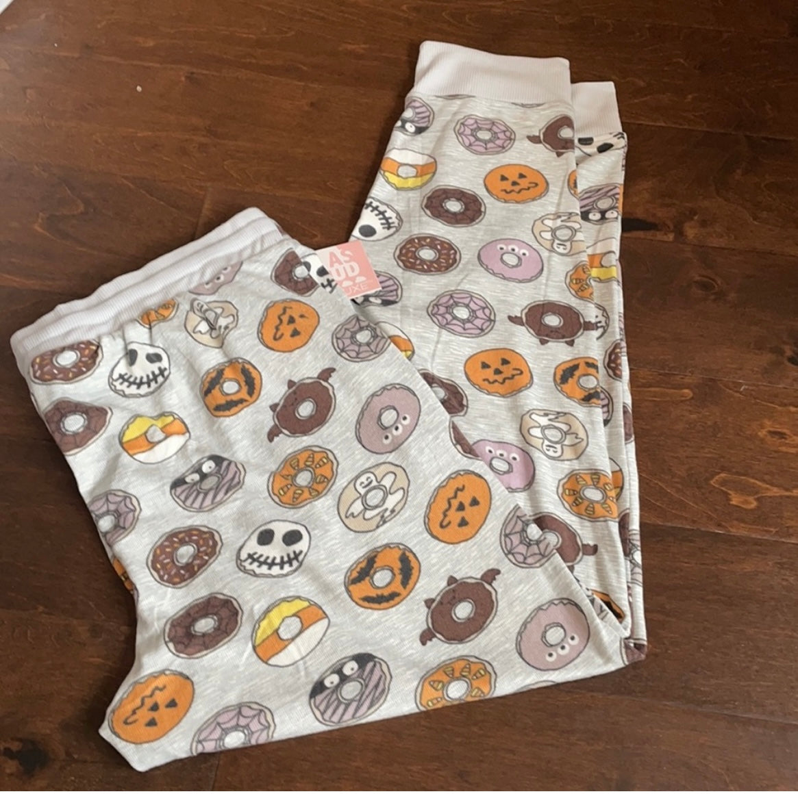 Jaclyn Smith Women’s Halloween pajama pants With Spooky Donuts