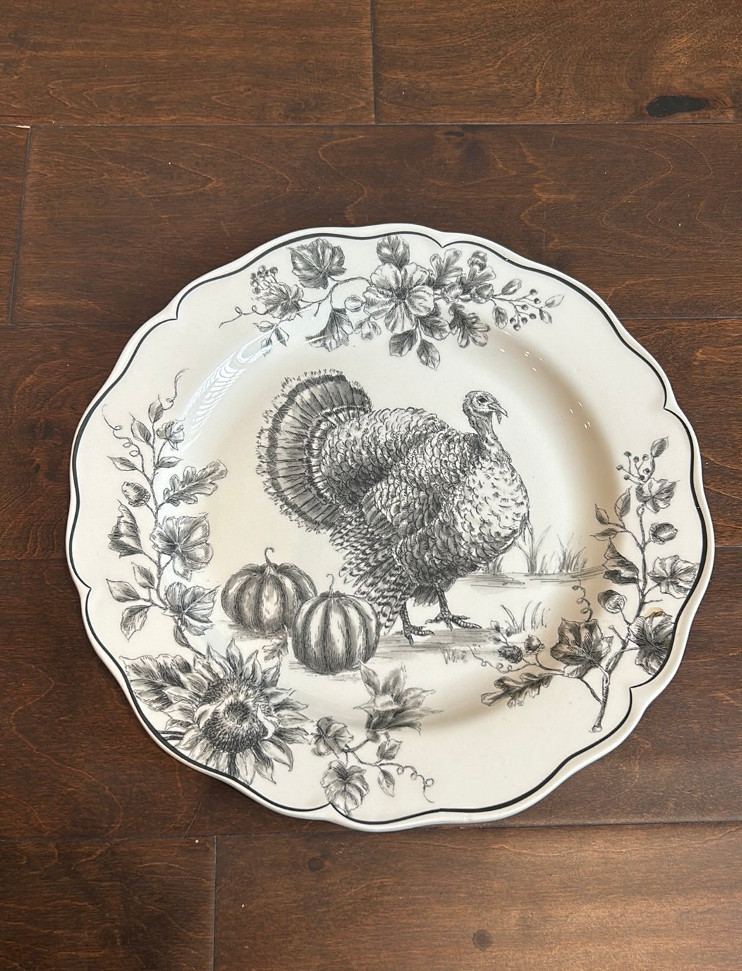 SET OF 4 THANKSGIVING FALL TURKEY PUMPKIN TOILE DINNER PLATES NEW Scalloped