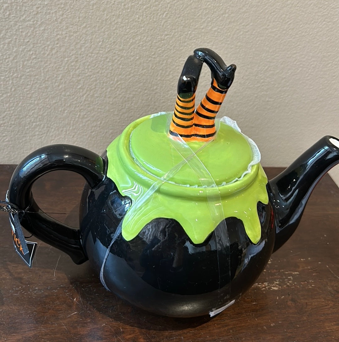 Arlington design Witches Brew Cauldron Halloween Ceramic tea Pot Rare Teapot New