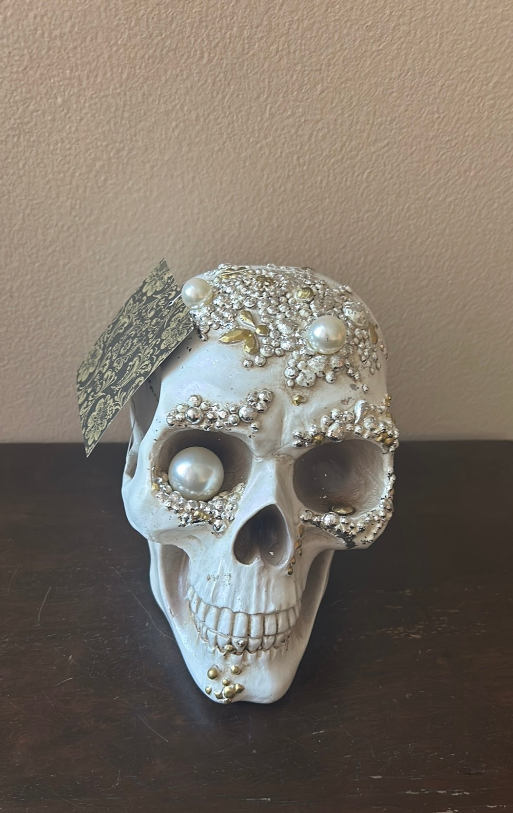 New Halloween Figurine Embellished Skull Tabletop New Pearl Eye