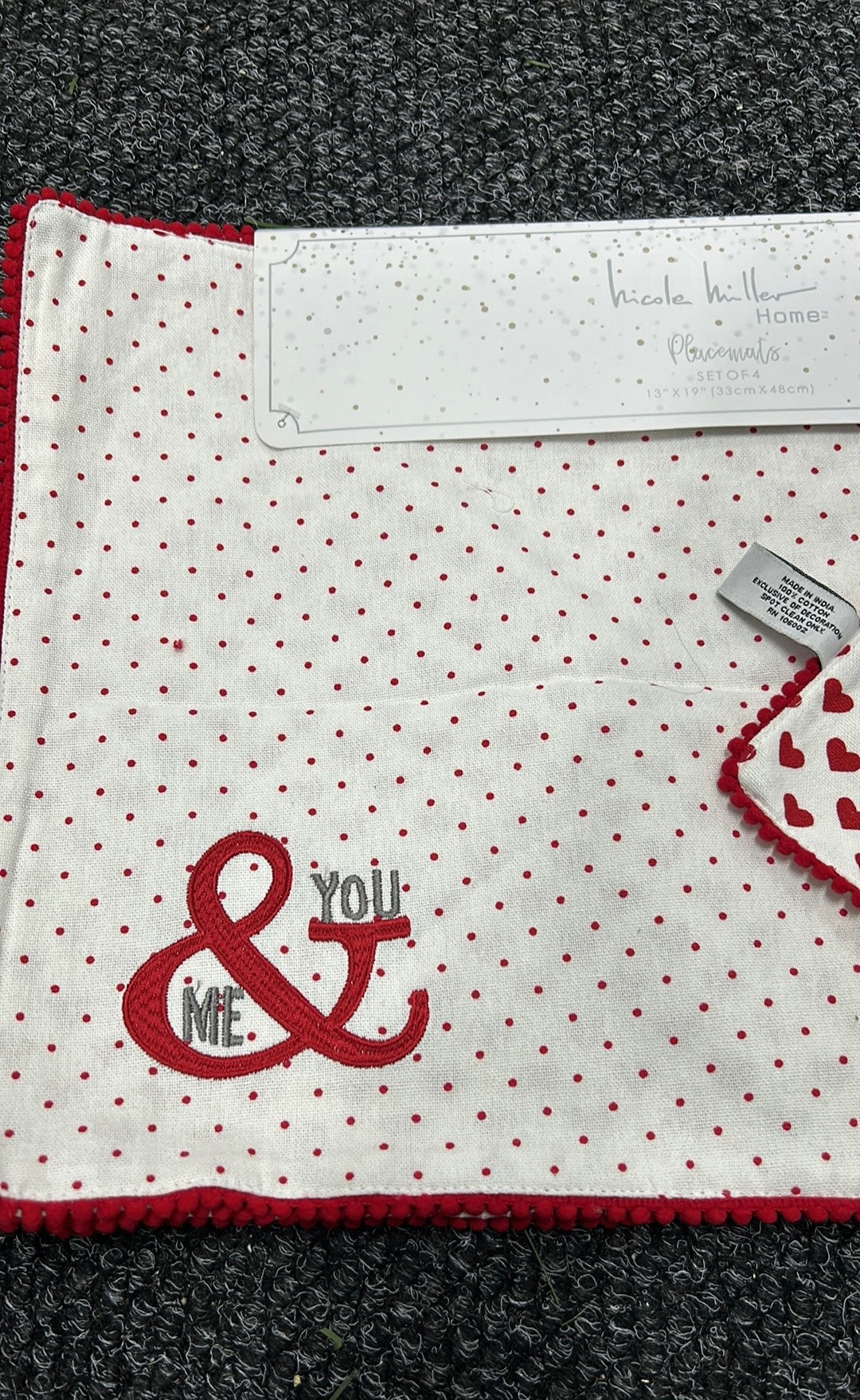 Nicole Miller Placemats set of 4 Love Valentines New Reversible Red Hearts