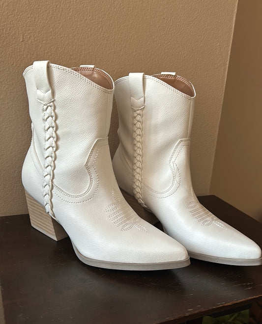 Dolce Vita Koolson Women's Sz 7.5 M  Bootie Off White Ivory Western Cowboy New