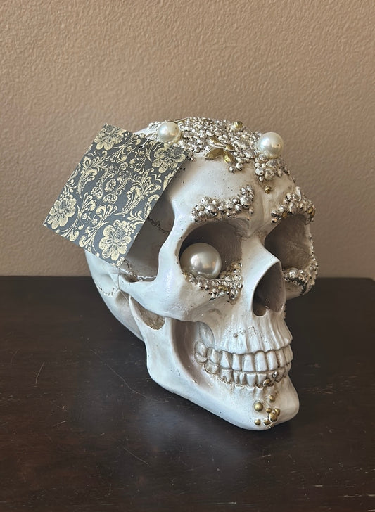 New Halloween Figurine Embellished Skull Tabletop New Pearl Eye