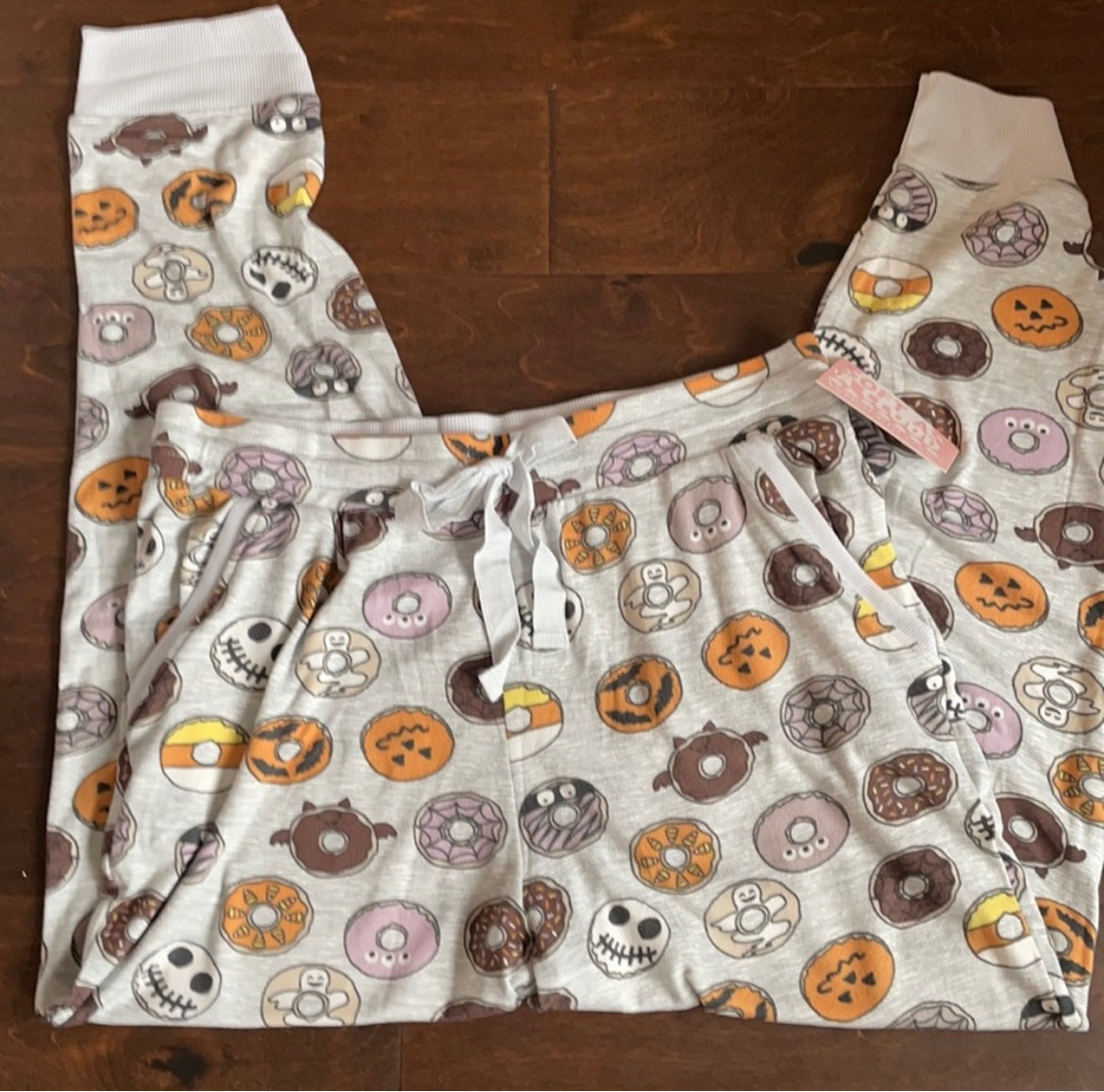 Jaclyn Smith Women’s Halloween pajama pants With Spooky Donuts