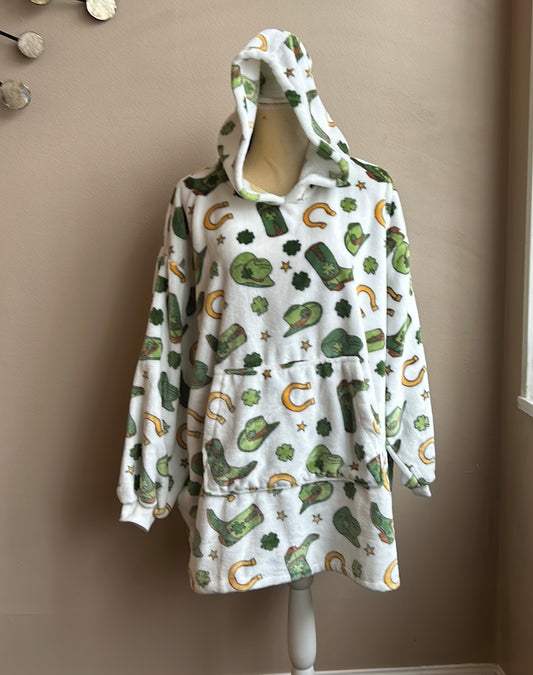 Marlo Lorenz Throwzy Poncho At Patrick’s Boots Clover Horseshoe Hats One Size