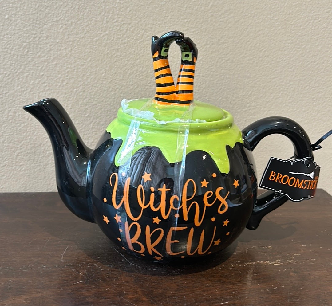 Arlington design Witches Brew Cauldron Halloween Ceramic tea Pot Rare Teapot New