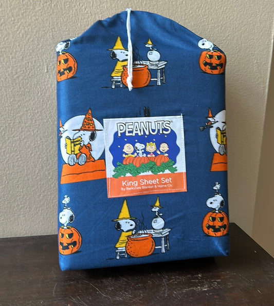 New Peanuts Snoopy Spooky  Halloween King Sheet Set Pumpkin Navy Blue