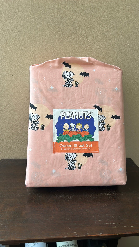 New Peanuts Mummy Snoopy Bats Spooky  Halloween Queen  Size Sheet Set Pink Moon