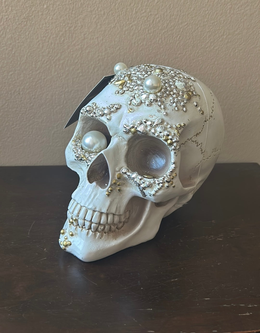 New Halloween Figurine Embellished Skull Tabletop New Pearl Eye