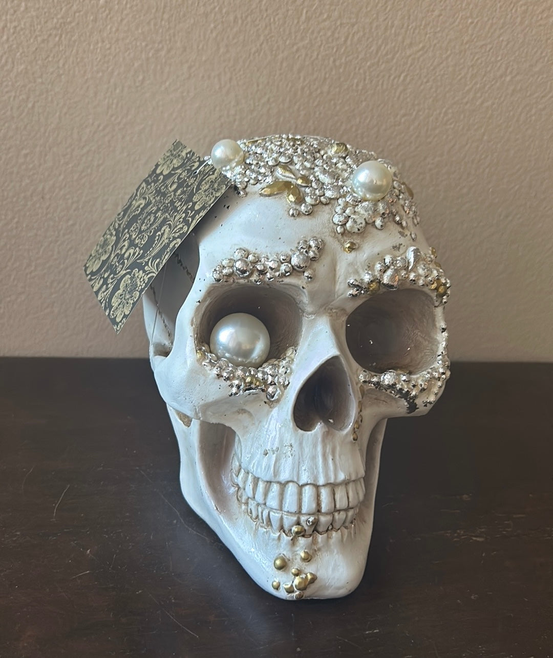 New Halloween Figurine Embellished Skull Tabletop New Pearl Eye