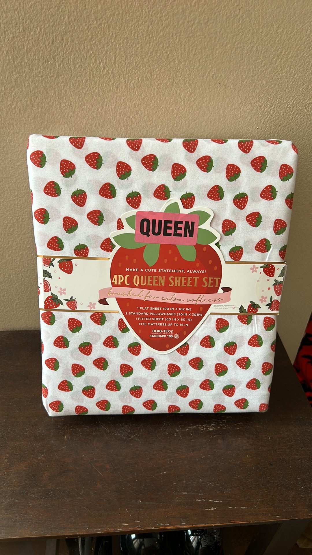 New Red Strawberry Print Queen Sheet Set New