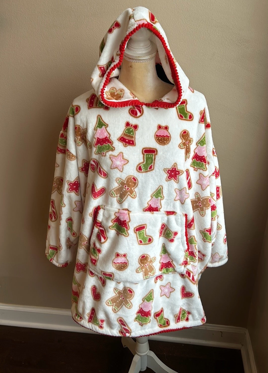Marlo Lorenz Throwzy Poncho Christmas Trees Gingerbread Stocking  New Gift