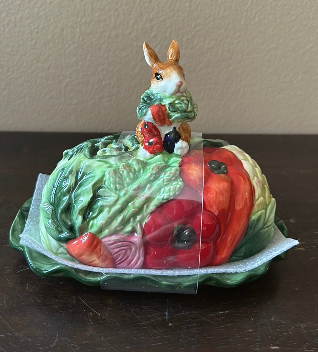 CORNER RUBY SPRING BUNNY CABBAGE LEAF CERAMIC BUTTER DISH PLATE W/COVER - NEW