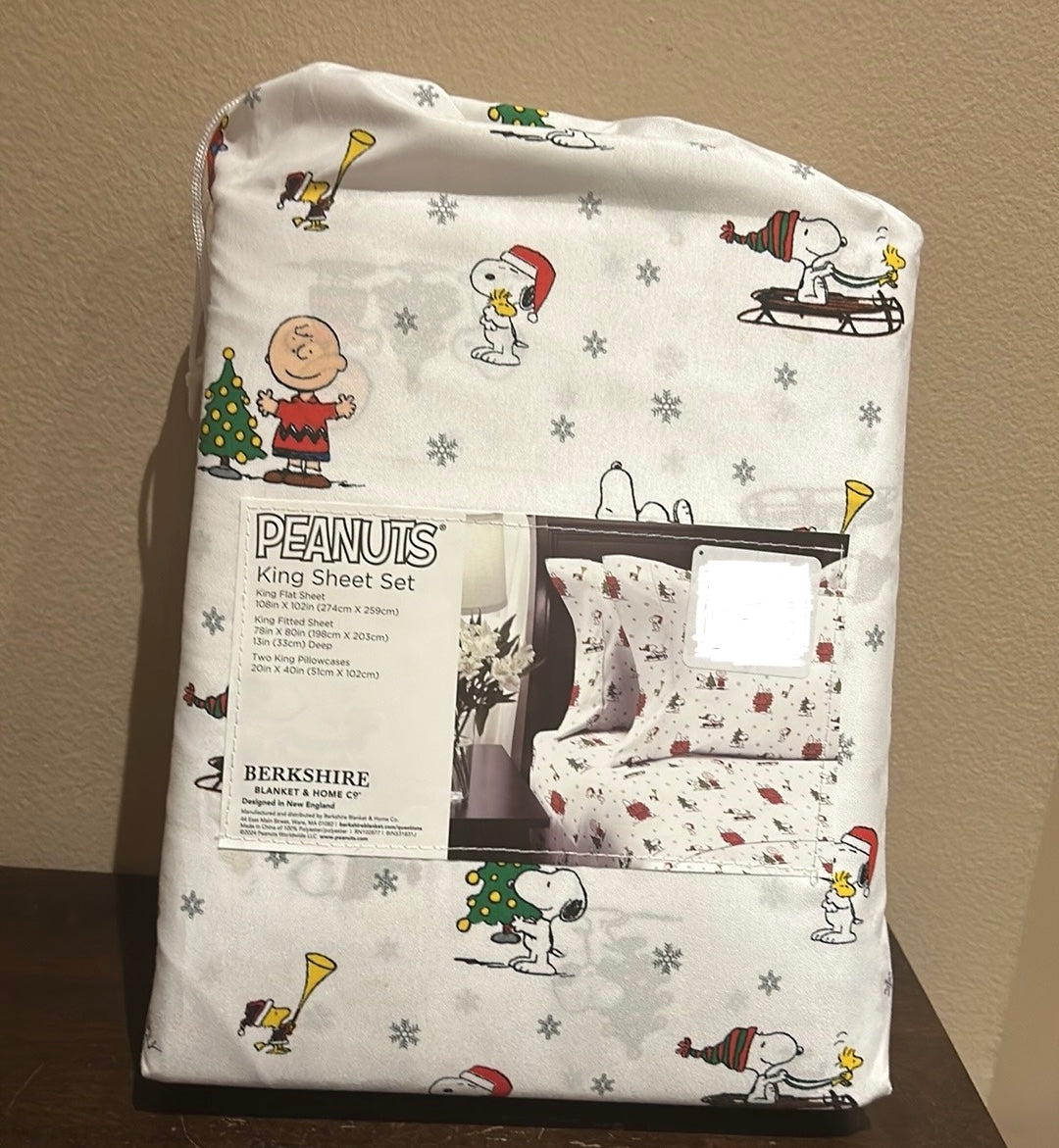 Peanuts Snoopy and Gang King 4 Pc Sheet Set Christmas Trees Snowflakes NEW