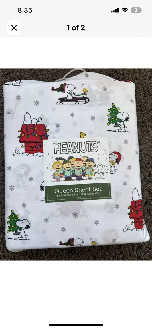 Peanuts Snoopy and Gang Queen 4 Pc Sheet Set Christmas Trees Snowflakes NEW