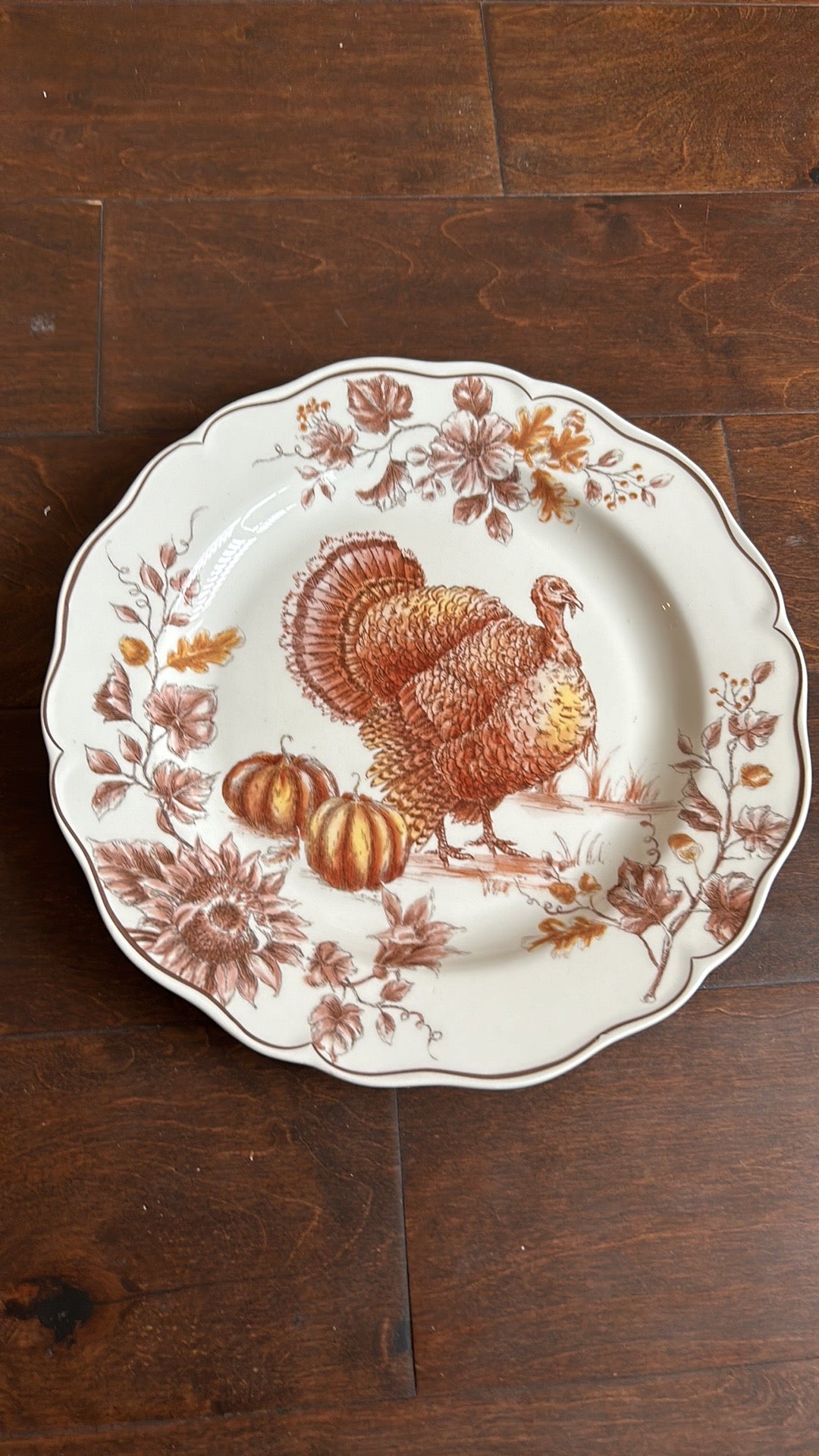 SET OF 4 THANKSGIVING FALL TURKEY PUMPKIN TOILE DINNER PLATES NEW Scalloped