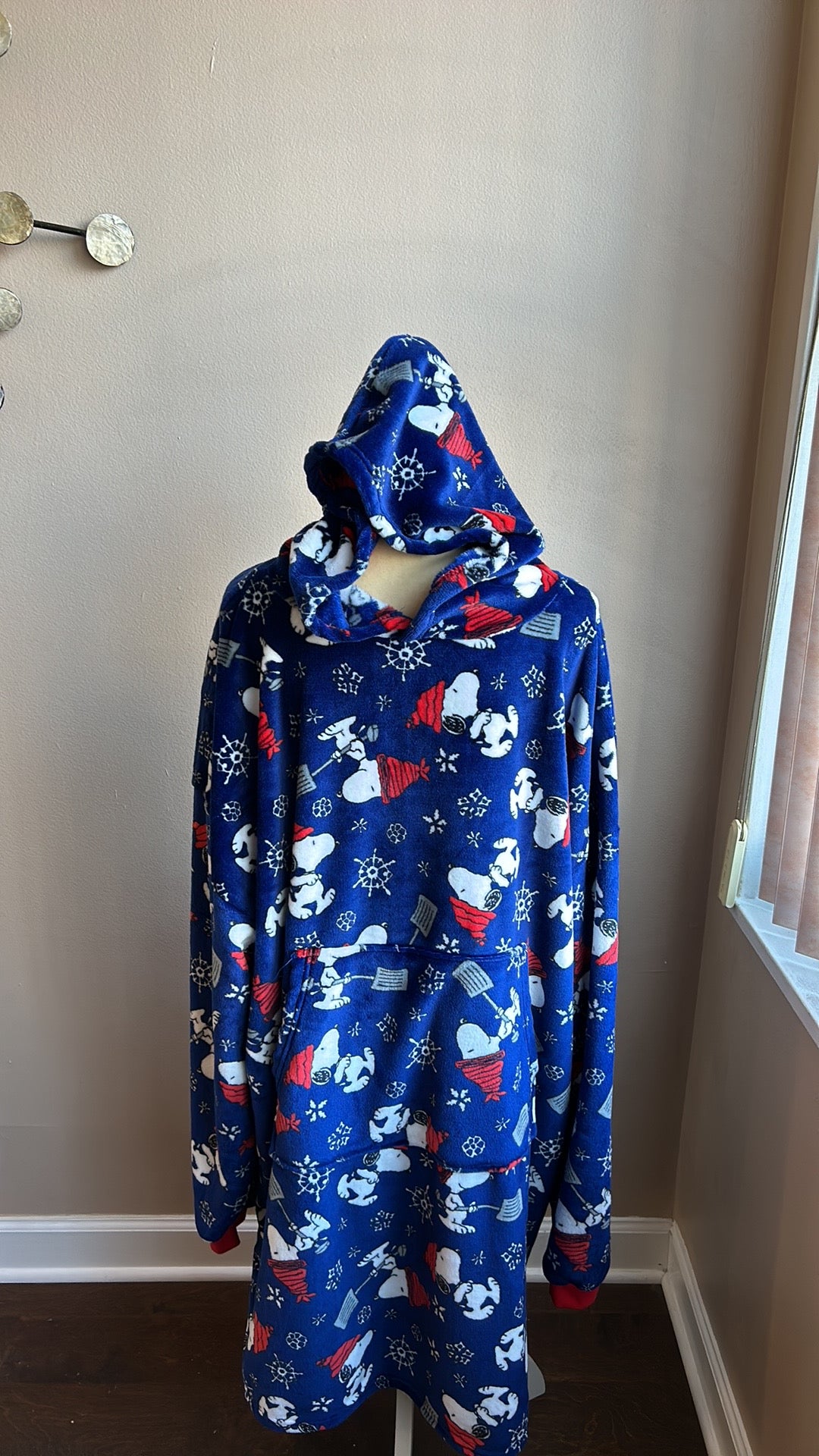 Peanuts Snoopy Mens One Size Blanket Hoodie Christmas New Snowflakes Long Sleeve
