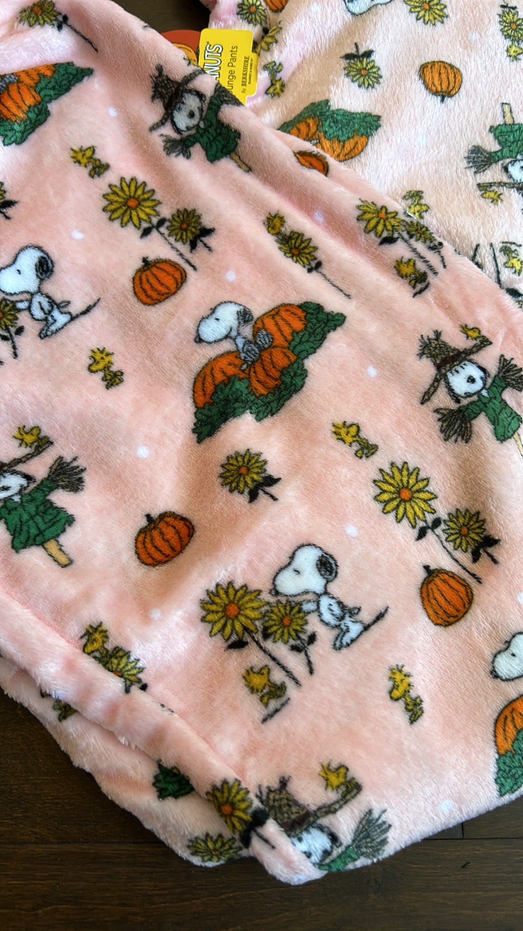 Peanuts womens Halloween Snoopy Mummy Pumpkin Print Plush Pajama Pants New